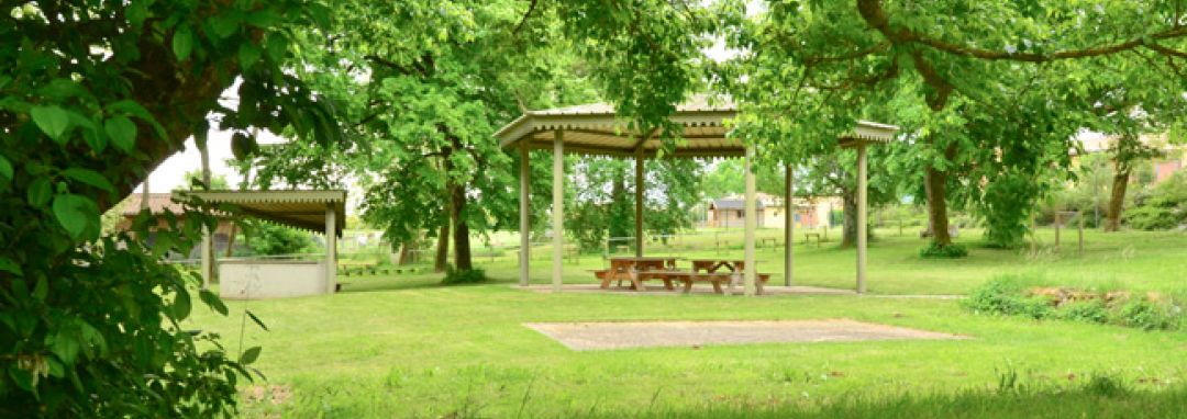 PA31 - FV Les MARRONNIERS : le parc, l'espace grillades et le kiosque